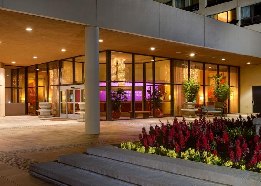 California Burlingame Courtyard