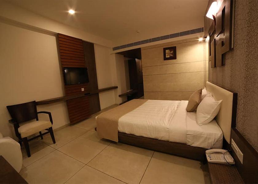 Gujarat Anand Suites Room