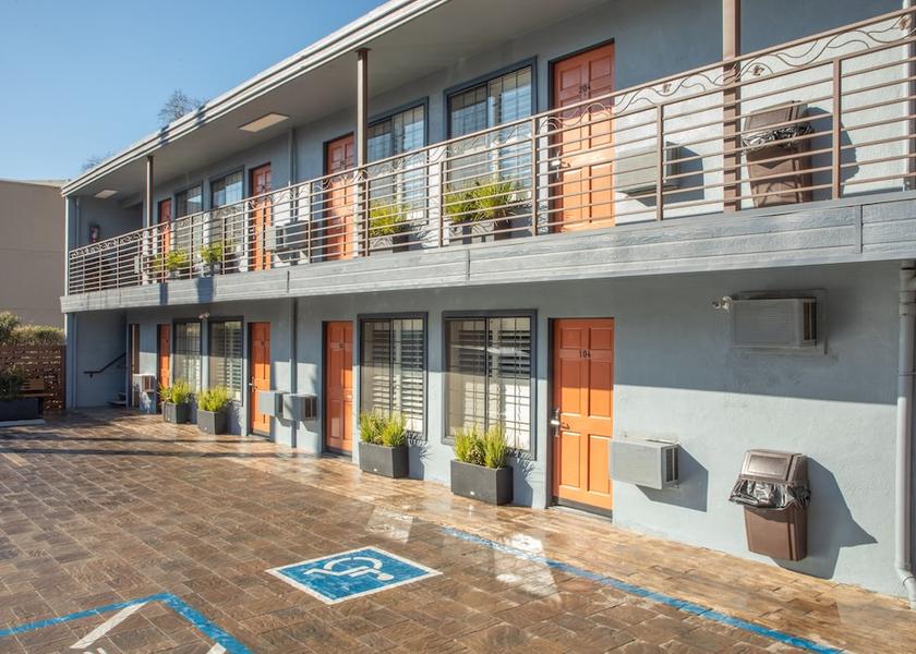 California Davis Exterior Detail