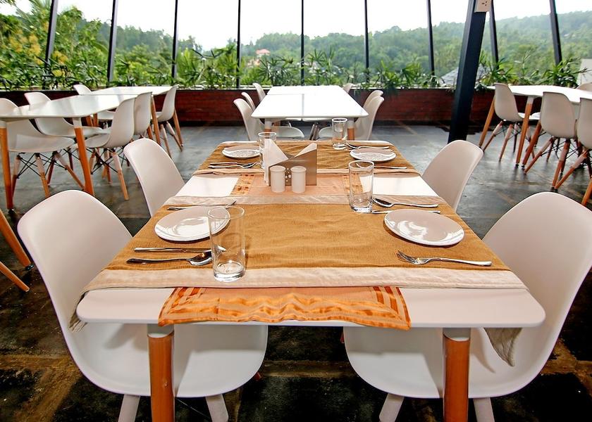 Kerala Wayanad Couples dining