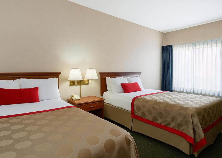 California Hawthorne 1 Full Bed, Mobility Accessible Room, Bathtub with Grab Bars, Non- Smoking