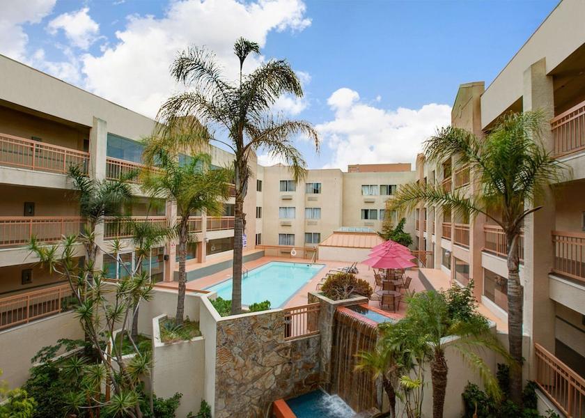 California Hawthorne Pool