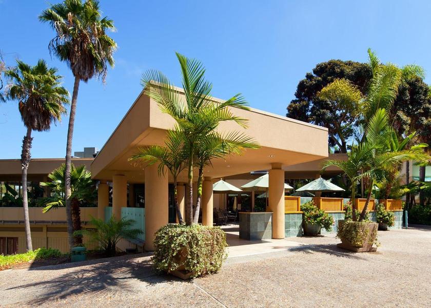 California La Jolla Hotel Exterior