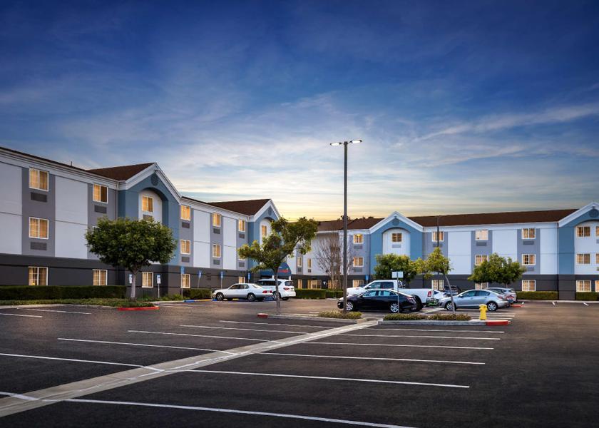 California Lake Forest exterior view