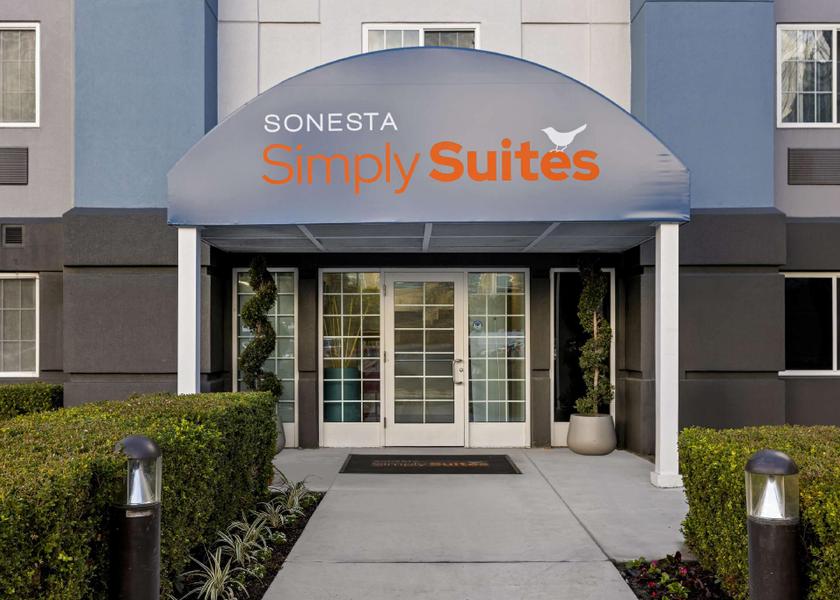 California Lake Forest exterior view