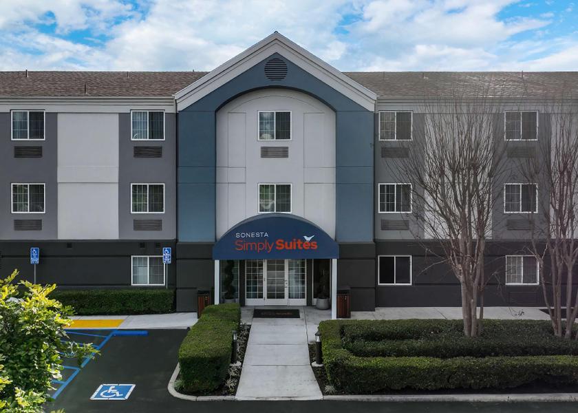 California Lake Forest exterior view