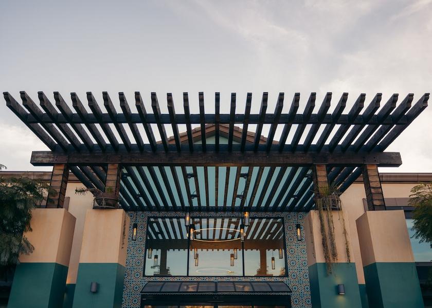 California Long Beach Exterior Detail