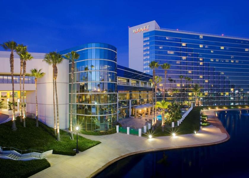 California Long Beach Exterior Detail