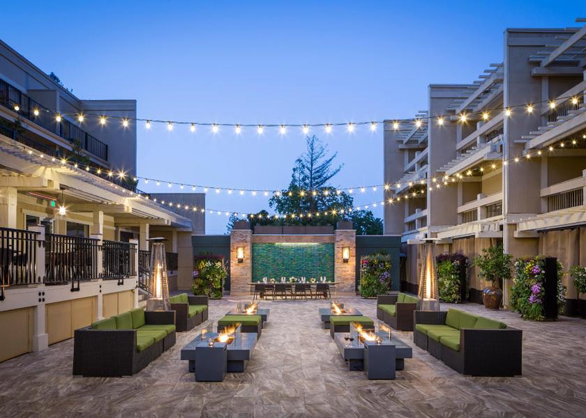 California Los Gatos Hotel Exterior