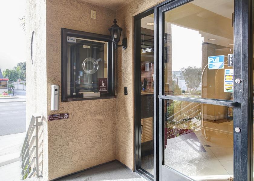 California Manhattan Beach Property entrance