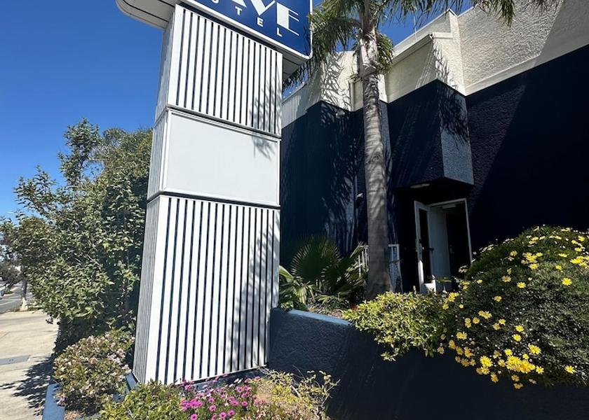California Manhattan Beach Facade