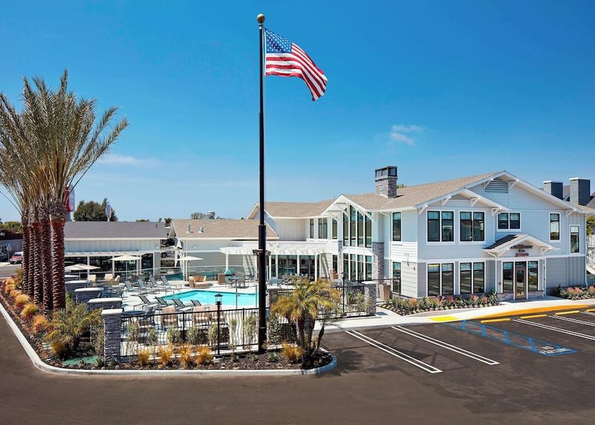 California Manhattan Beach Exterior