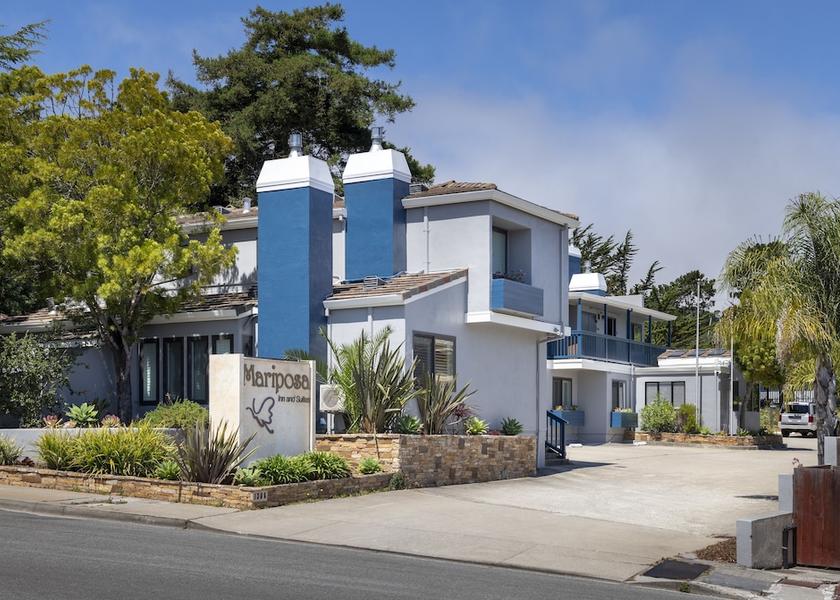 California Monterey Front of property