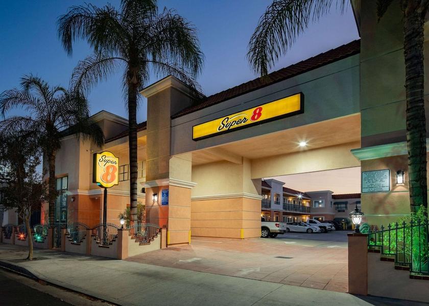 California north hollywood Exterior Detail