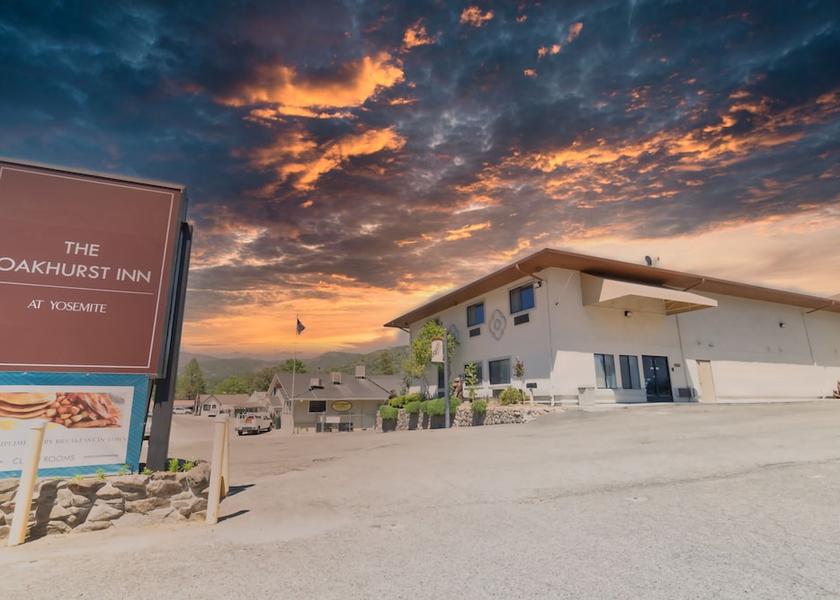 California Oakhurst Facade