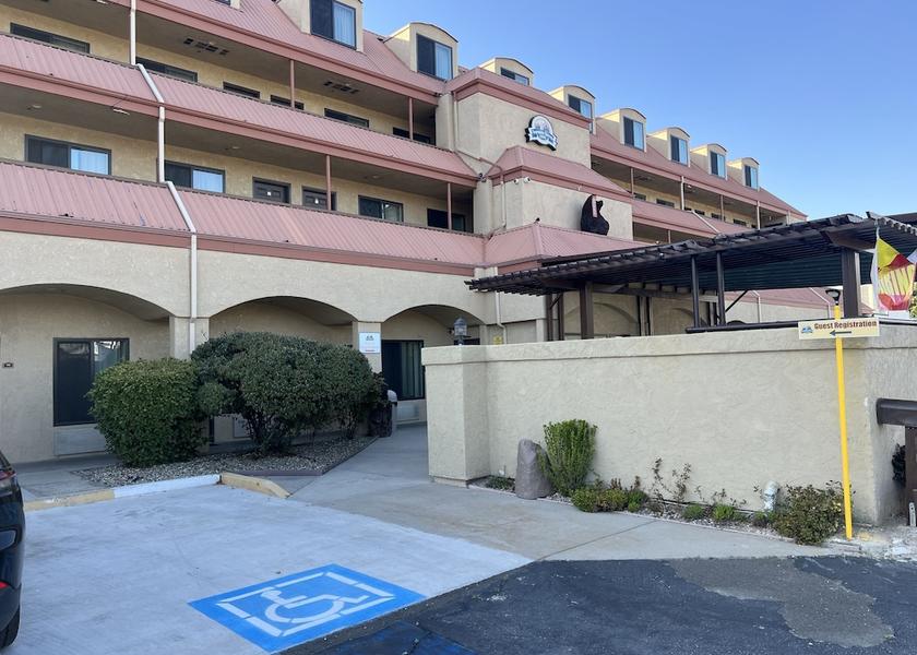 California Oakhurst Facade