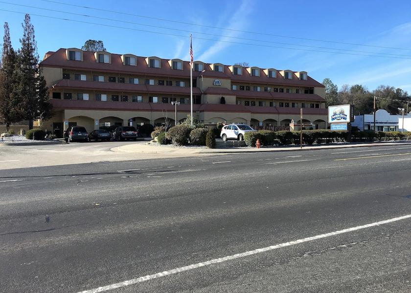 California Oakhurst Exterior Detail