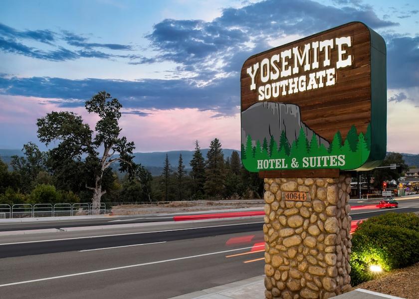 California Oakhurst Exterior Detail