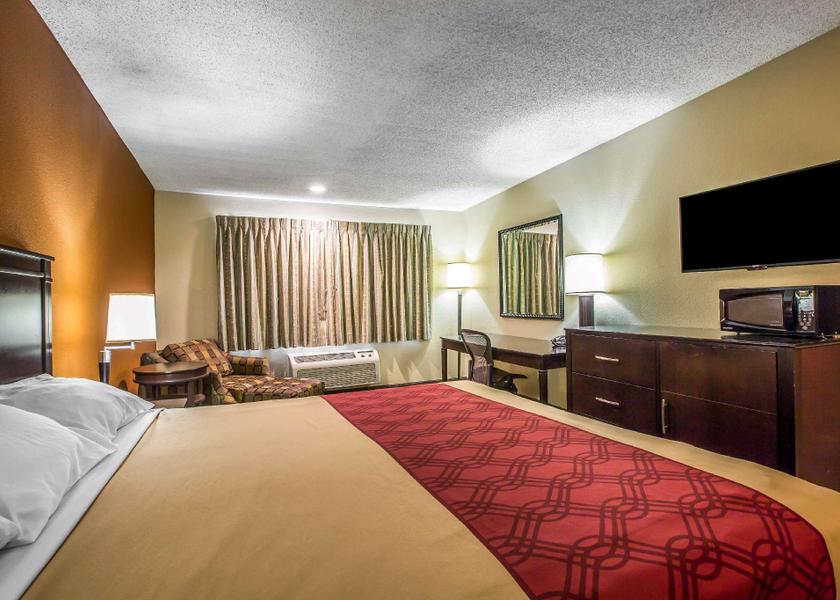 California Ontario 1 King Bed, Mobility Accessible Room, Bathtub W/ Grab Bars, Non-Smoking