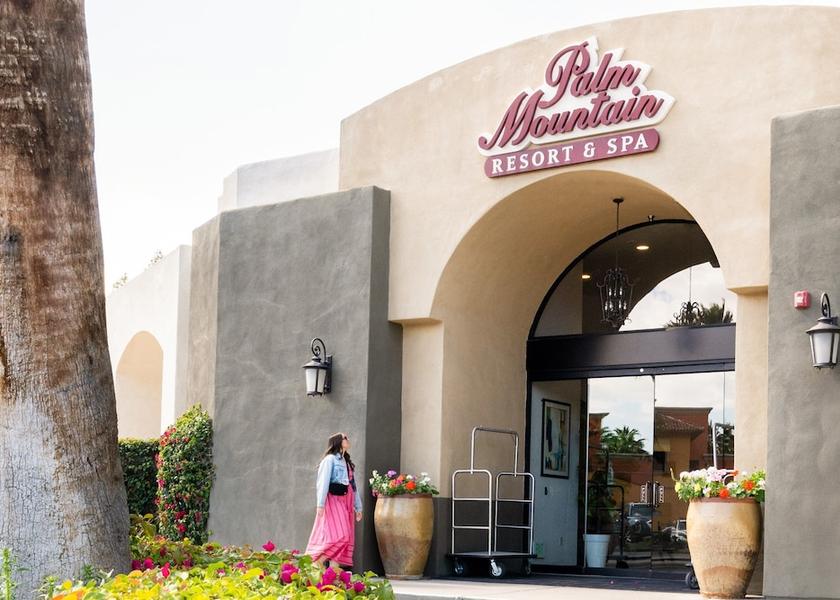 California Palm Springs Exterior