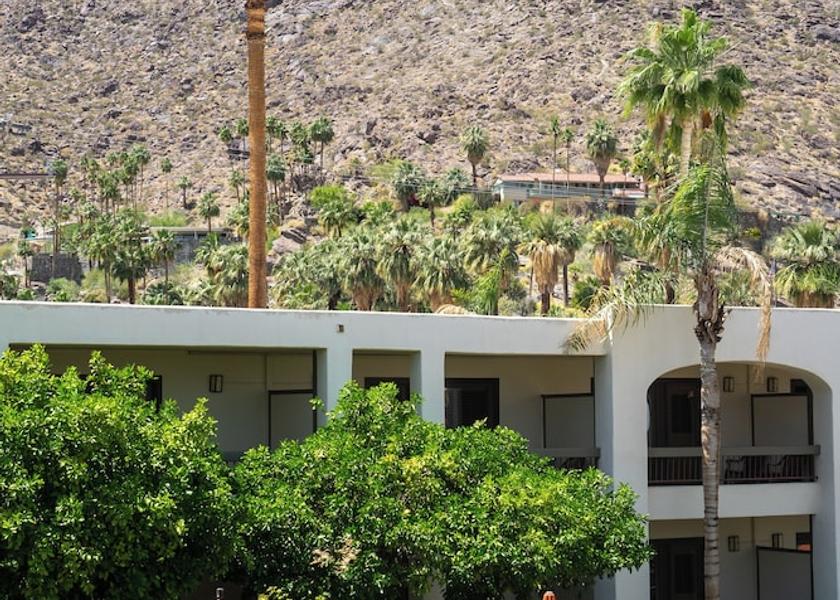 California Palm Springs Terrace/patio