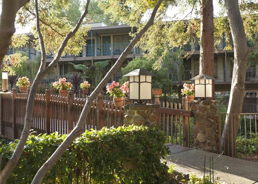 California Palo Alto Property grounds
