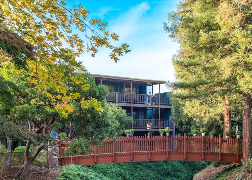 California Palo Alto Property grounds