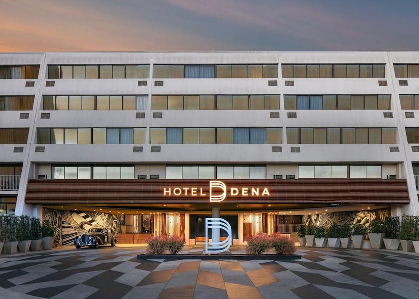 California Pasadena Exterior Detail