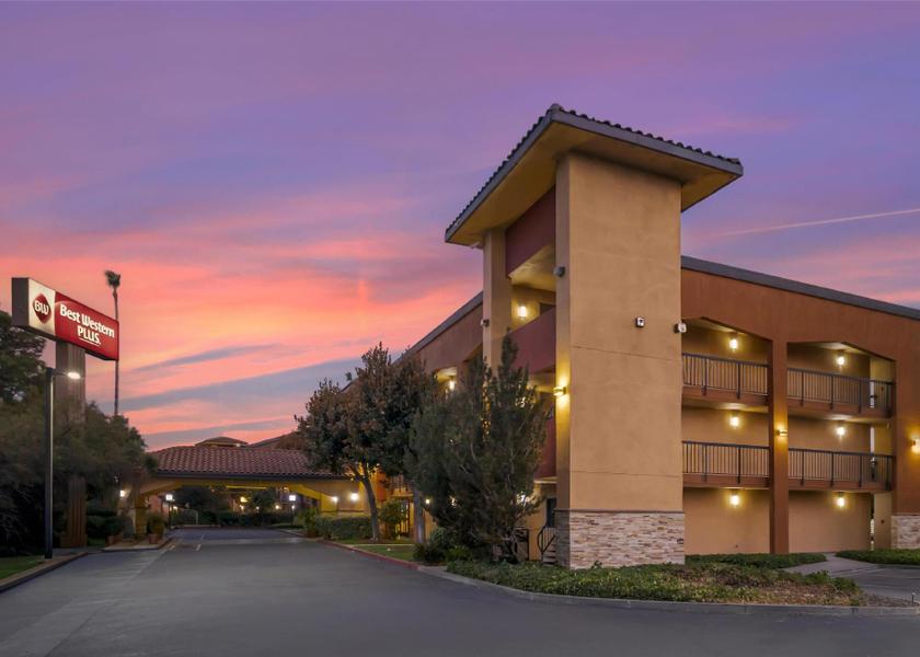 California Pleasanton exterior view