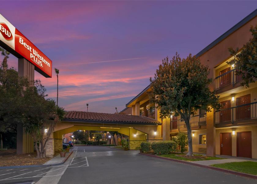 California Pleasanton exterior view