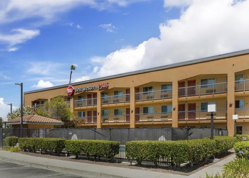 California Pleasanton exterior view