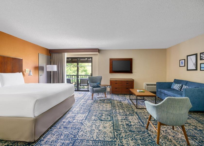 California Pleasanton 1 Bedroom Executive Suite, 1 King, Alternate: sofa bed, Courtyard view