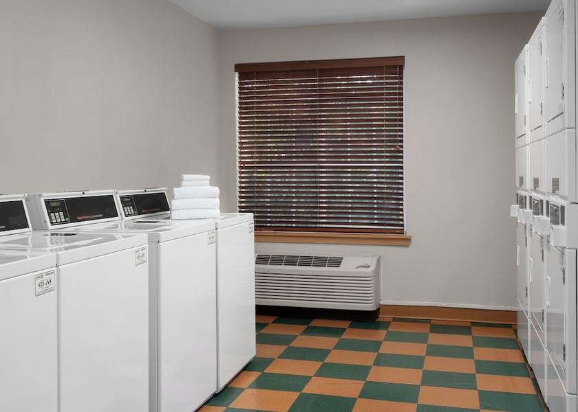 California Pleasanton Laundry Room