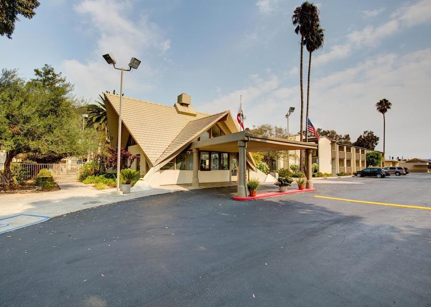 California Redwood City Exterior