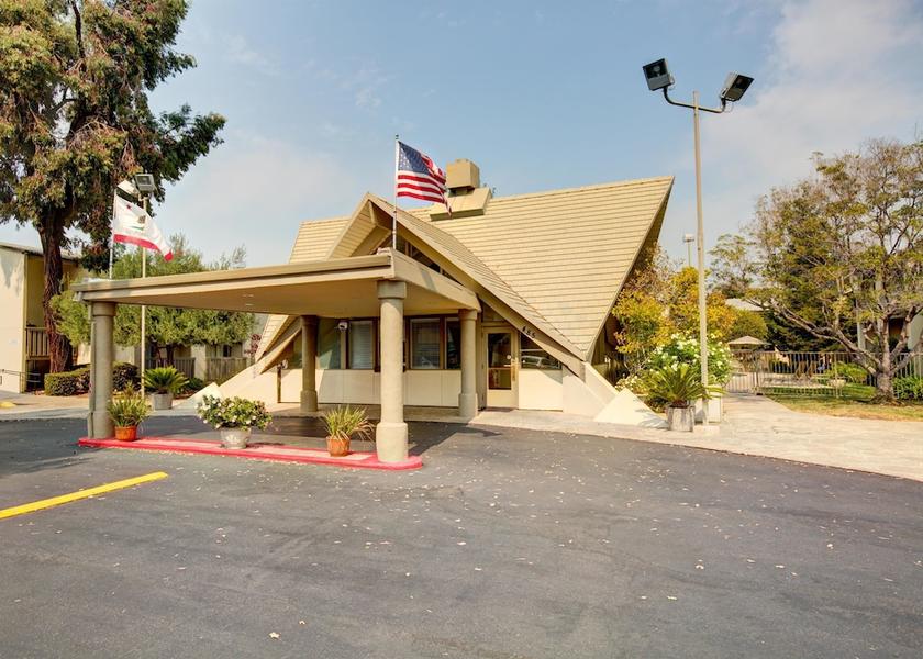 California Redwood City Exterior