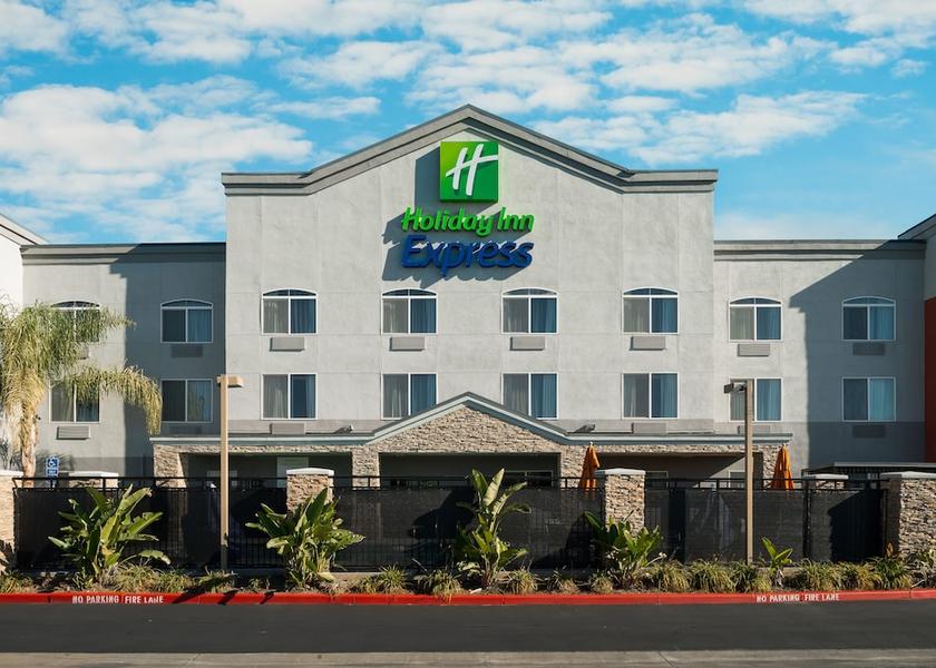 California Rocklin Exterior Detail