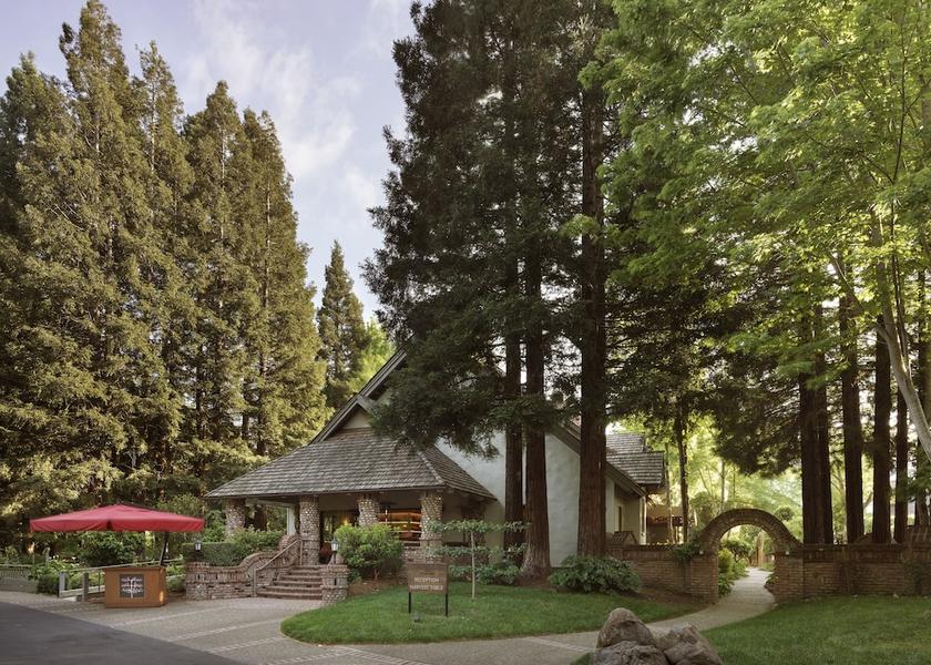 California St. Helena Exterior Detail