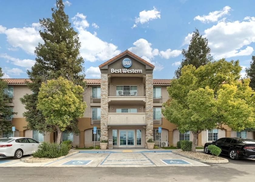 California Visalia Exterior Detail