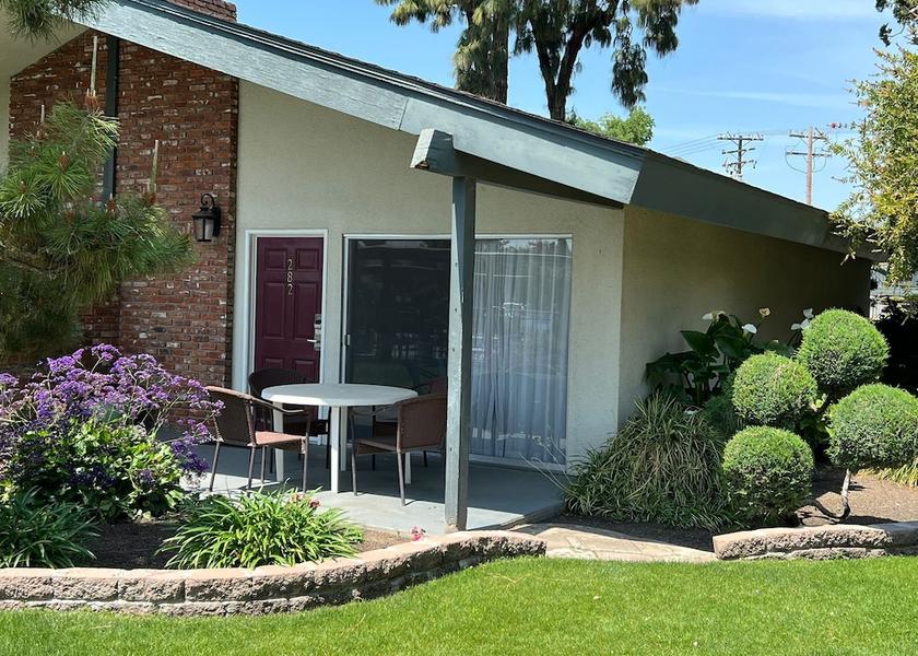 California Visalia Facade