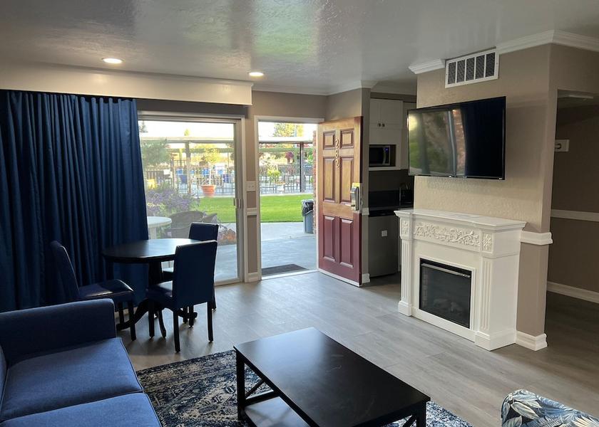 California Visalia Living Area