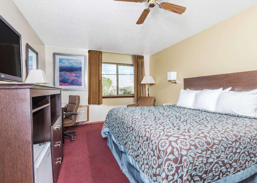 Colorado Pueblo 1 King Bed Non-Smoking