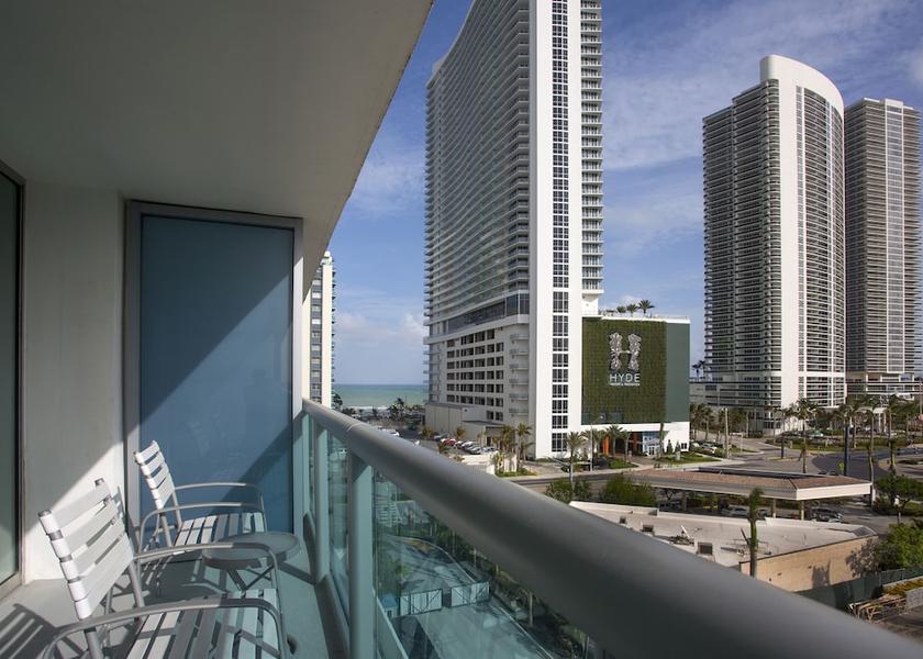 Florida Hollywood Terrace/patio
