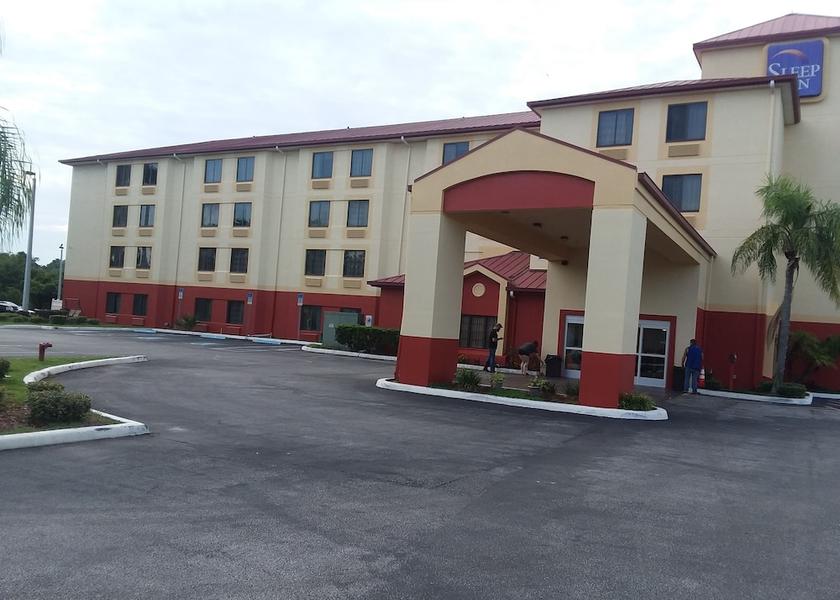 Florida Leesburg Entrance