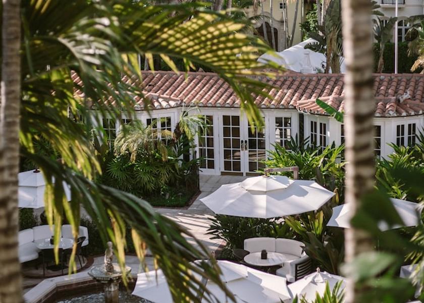 Florida Palm Beach Courtyard view