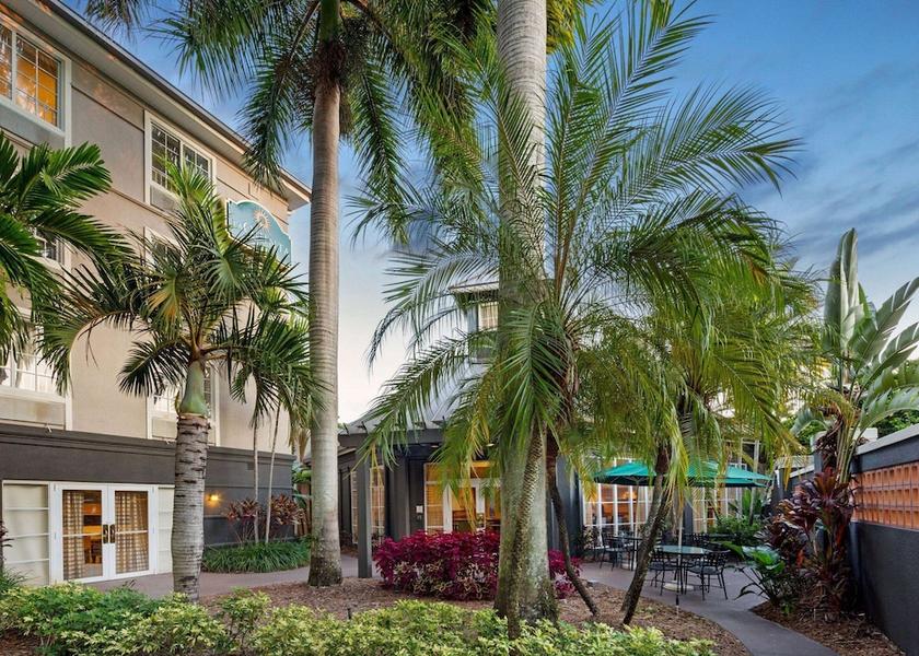 Florida Plantation Courtyard