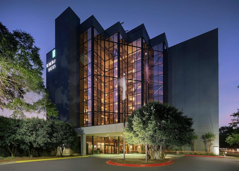 Georgia Dunwoody Exterior Detail