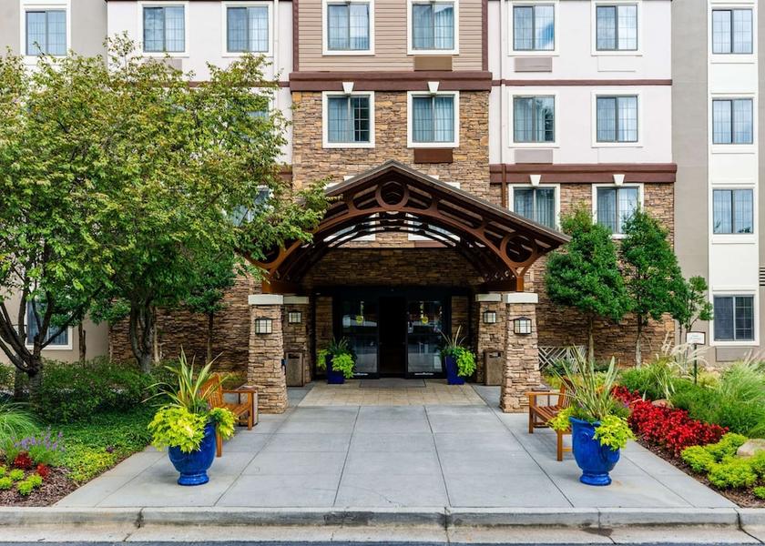 Georgia Dunwoody Exterior Detail