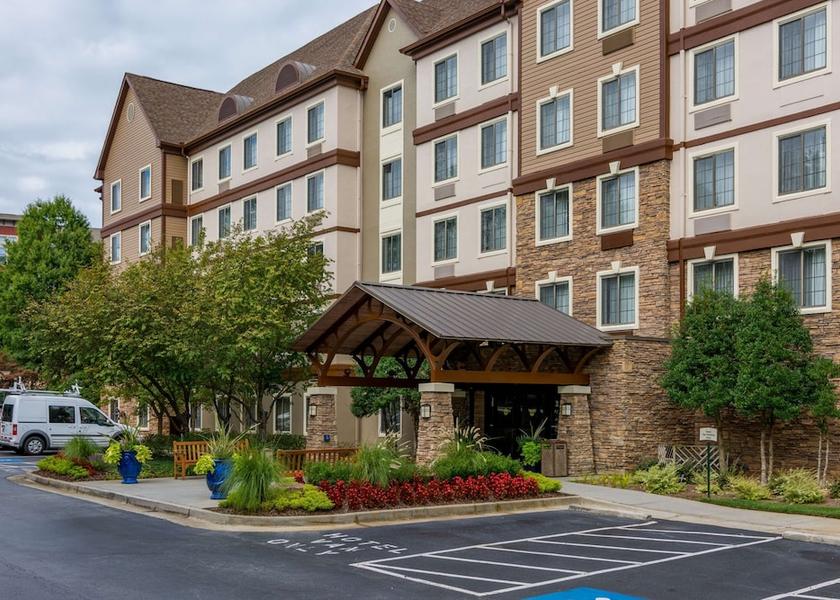 Georgia Dunwoody Exterior Detail