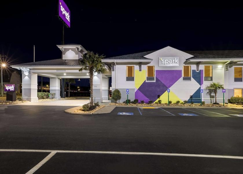 Georgia Calhoun Exterior Detail