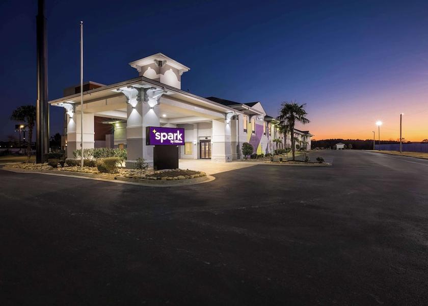 Georgia Calhoun Exterior Detail